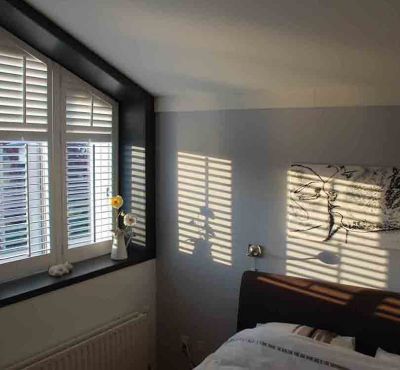 Lichtspiel-American-Shutters--Schraegfenster