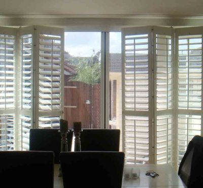American Shutters teil aufgeklappt